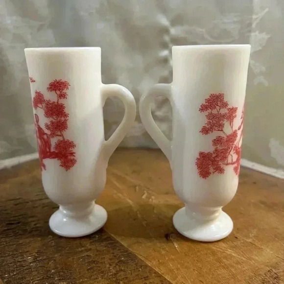 Avon vintage milk glass Demi-tasse cups. Set of  2 -Red - VGUC - Picture 4 of 5